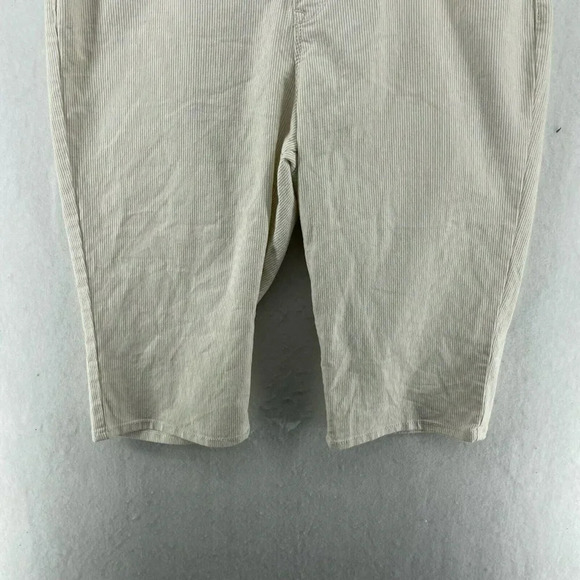 Gloria Vanderbilt Corduroy Shorts Women's Sz 16P Ivory All-Around Slimming Curvy - Picture 3 of 13